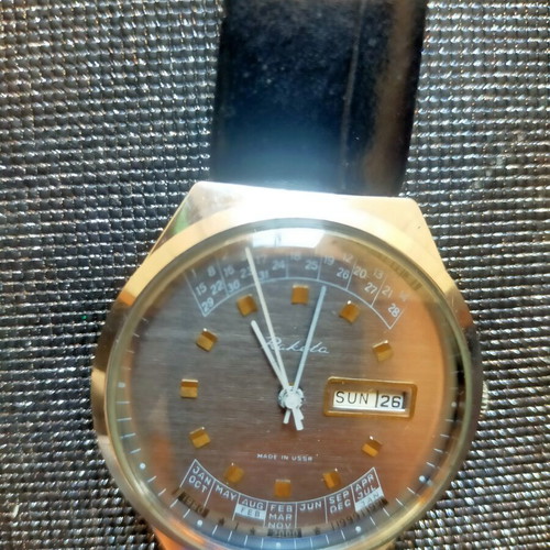 Raketa mechanic wristwatch used with perpetual calendar