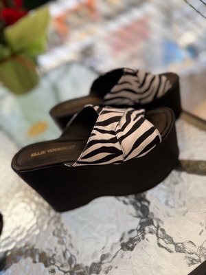 Ellie Voukouti leather platform sandals like new, size 38, black and white