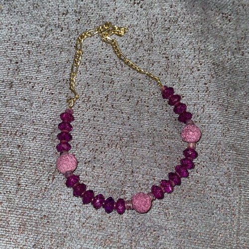Unique necklace with beautiful shade