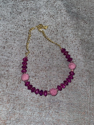 Unique necklace with beautiful shade