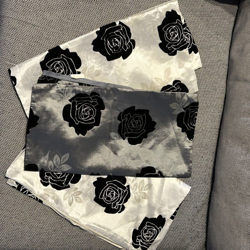 Decorative pillows set of three like new, 44x44 cm, two white one gray