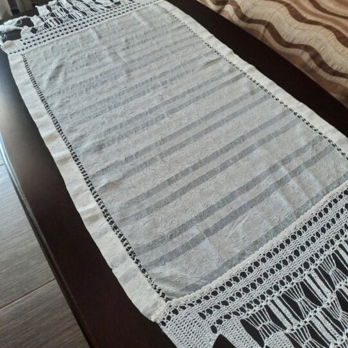 Table runner with fringes like new