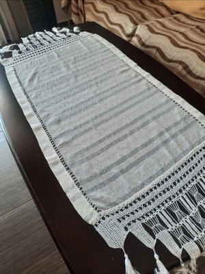 Table runner with fringes like new