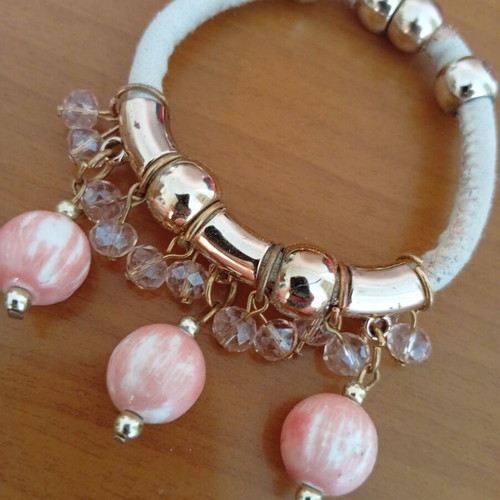 Bracelet with magnetic clasp