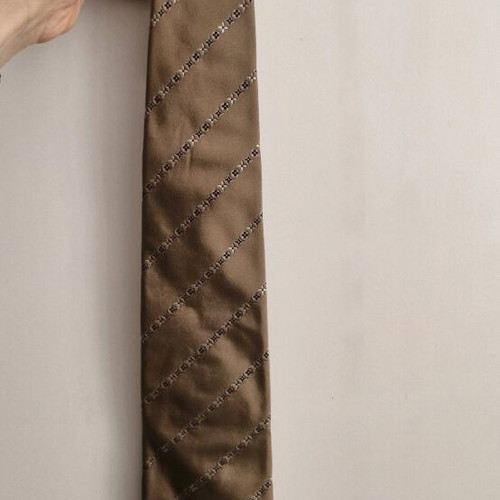 Louis Vuitton tie used, 100% silk, beige brown
