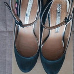 Mariamare satin pumps with embroidery and ankle strap, like new, leather