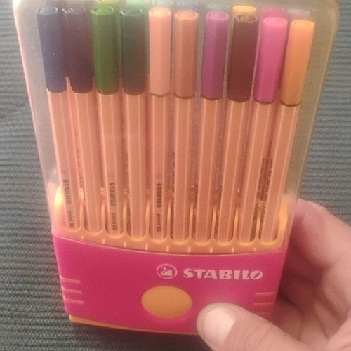 Collectible plastic case with colored pens new
