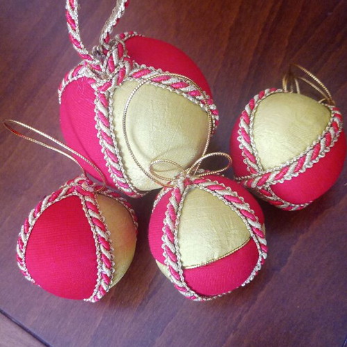 Set of 4 handmade Christmas balls red gold like new
