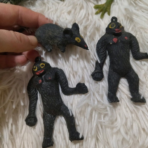 Plastic animals used, festive toys from the 80s