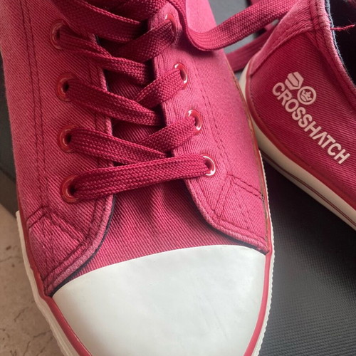 Sneakers shoes red size 43 like new with two defects
