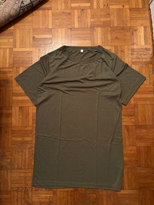 Amry t-shirt XL like new for men green