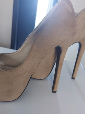 Beige pumps new, size 37, unworn