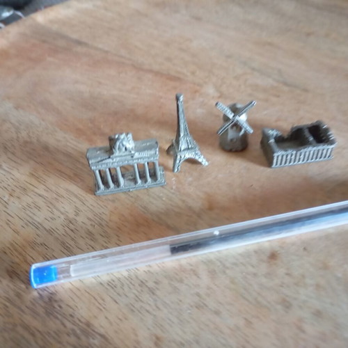 Mini Figures from Different Symbols of 4 Countries, Like New