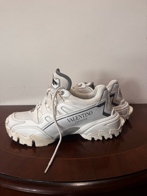 Valentino white sports shoes like new, size 37.5