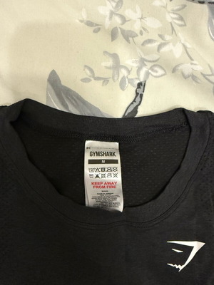 Gymshark top like new, black, size M