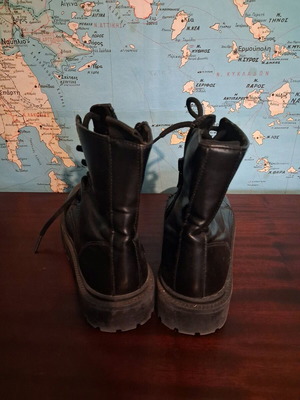 Zara boots size 34 with lug sole and zipper like new