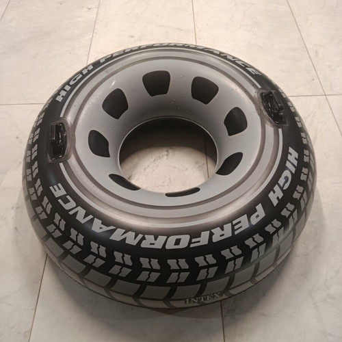 Intex inflatable high performance tire tube with handles like new