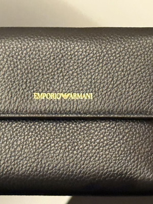 Πορτοφόλι Emporio Armani καινούργιο, δερμάτινο, μαύρο, με κουμπί