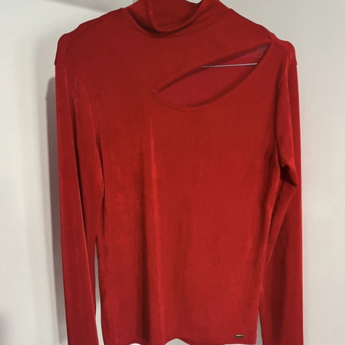 Toi&Moi red blouse with cutout, like new