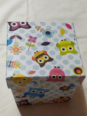 Κουτί χάρτινο χοντρό 10x10x10 εκ. σαν καινούργιο