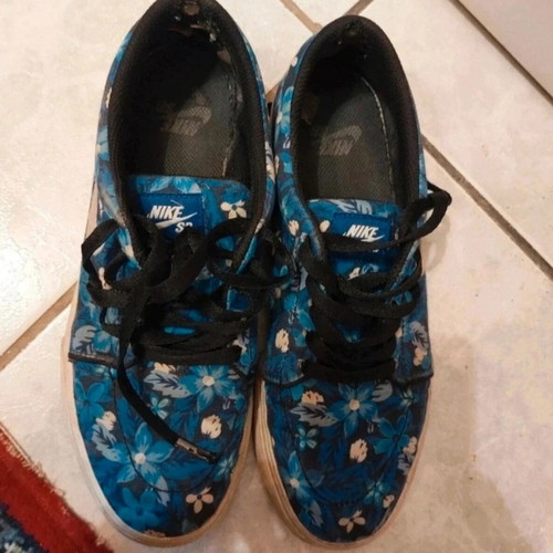Nike SB skater shoes floral blue used