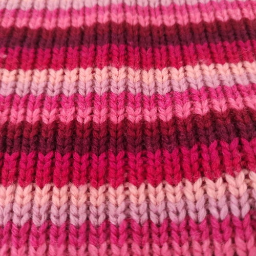 Knitted scarf in shades of pink Barbie like new