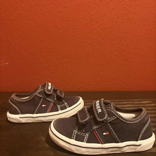 Tommy Hilfiger and Nike kids' sneakers used, sizes 24 and 23.5