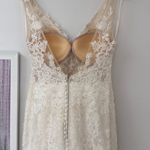 Justin Alexander Wedding Dress with Swarovski Crystals like new, size 8