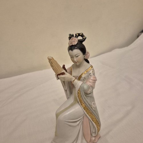 Chinese porcelain figure 1970, like new, size 24x14 cm