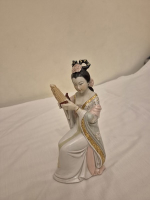 Chinese porcelain figure 1970, like new, size 24x14 cm
