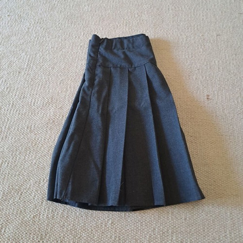 Gray parade skirt like new with adjustable waist