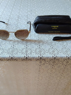 Γυναικεία γυαλιά ηλίου Vogue VO 4242S με θήκη και πανάκι καθαρισμού