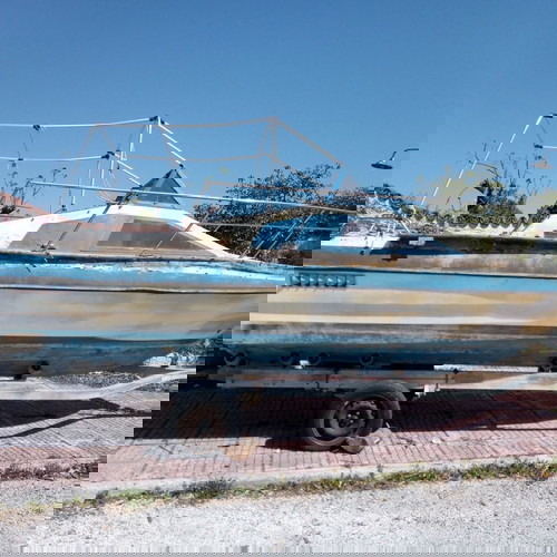 Σκάφος καμπινάτο πολυεστερικό 5.8 μεταχειρισμένο με τρέιλερ