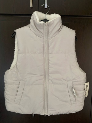 No Boundaries Reversible Sleeveless Vest new, size medium