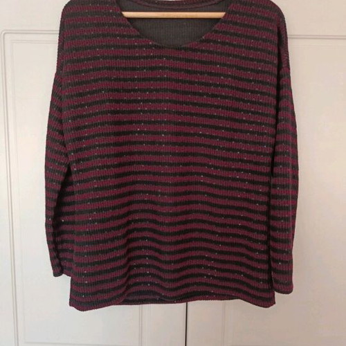 T-shirt with fine knit stripes and sequin glitter like new, one size