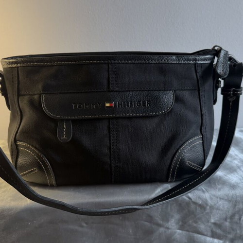 Tommy Hilfiger Handbag used, black, sporty style