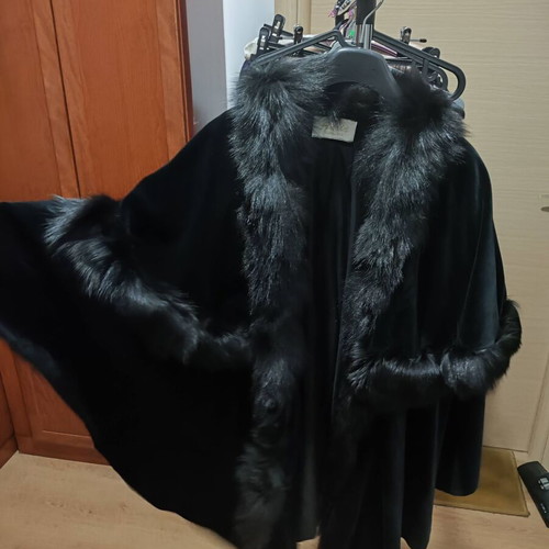 Velvet cape with fur trim Ansia Thessaloniki large like new