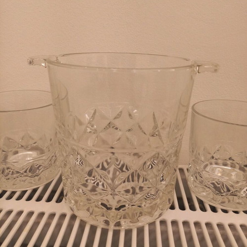 Whiskey glass set 5 pieces and ice bucket like new