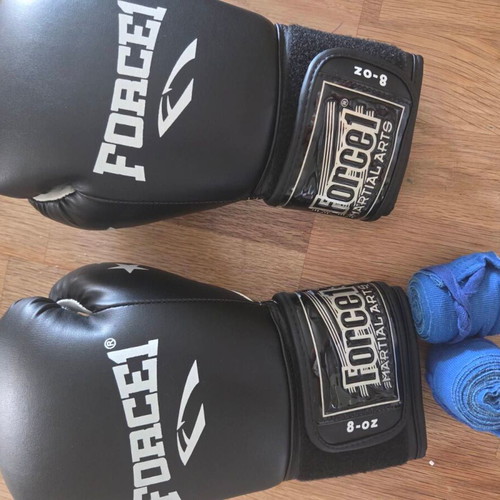 Kick boxing full set for kids like new, Force1