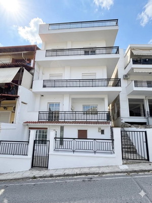 Κτίριο στη Θεσσαλονίκη Συκιές με θέση στάθμευσης, βεράντα και θέα
