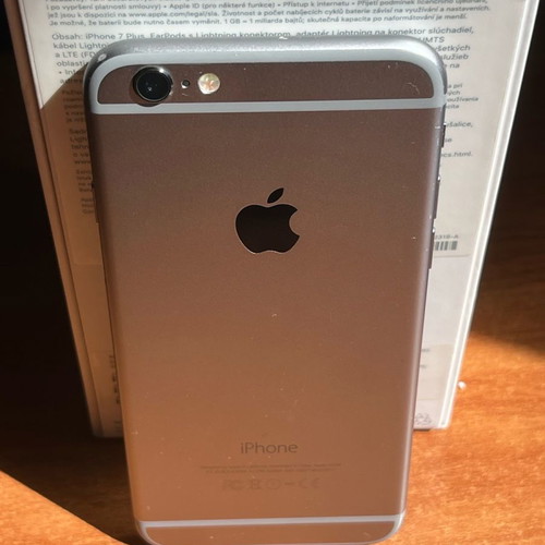 iPhone 6 64GB used with replaced screen and 100% battery health
