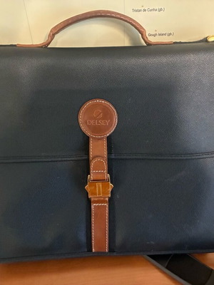 Чанта Delsey като нова в добро състояние