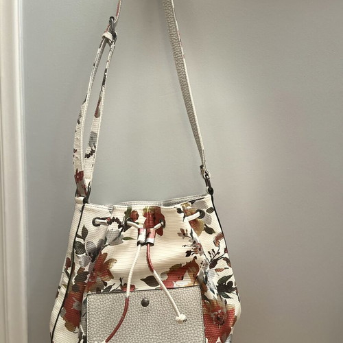 Verde shoulder bag like new, white with multicolor floral design
