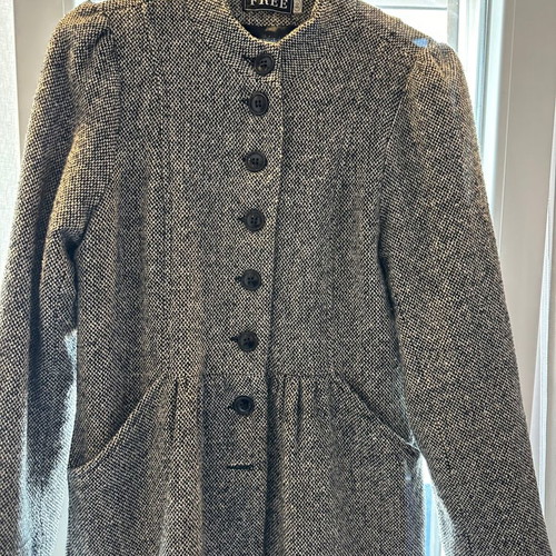 Coat in excellent condition, size small-medium, set of 2