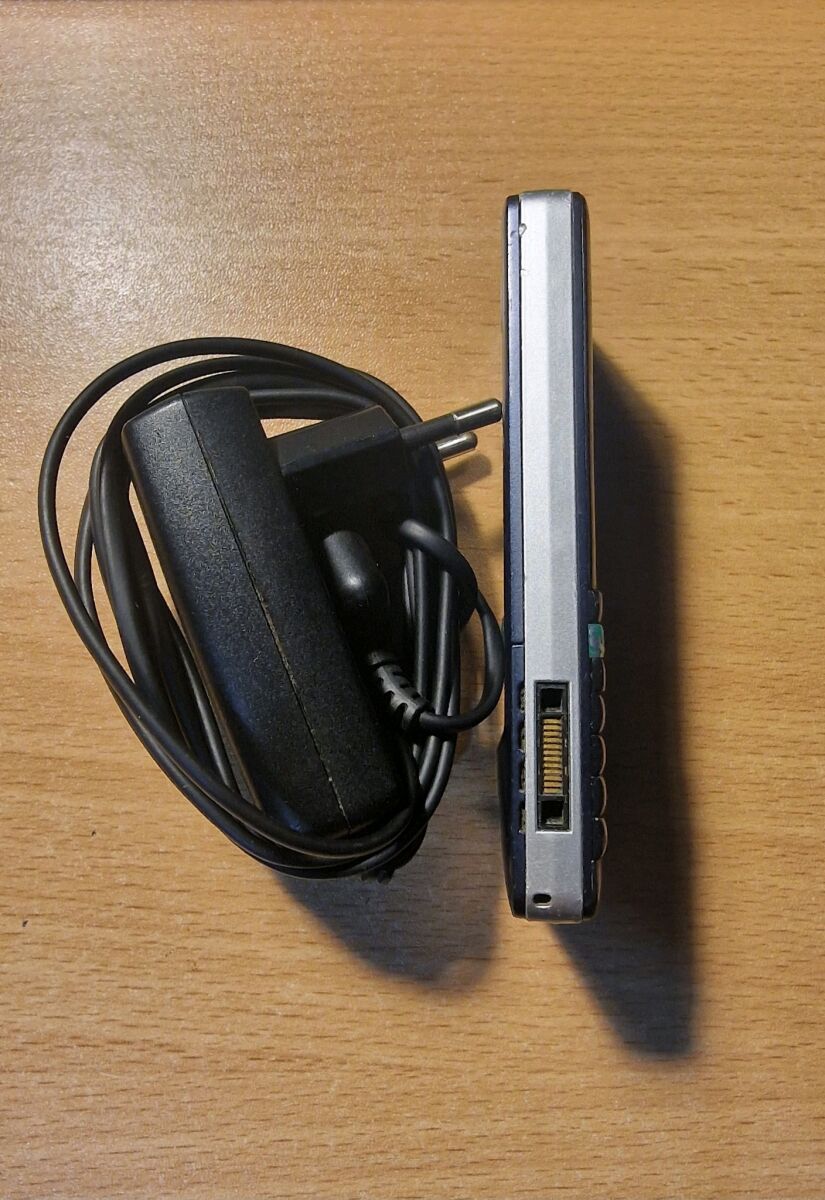 【未使用保管】 Sony Ericsson SOI12SKA IS12S へ3 未使用保管】 Sony Ericsson SOI12SKA IS12S へ3 未使用保管】 Sony