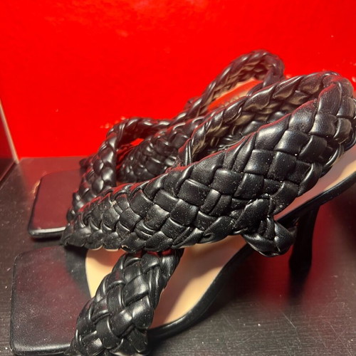 Black sandal size 39 9cm like new, Mia