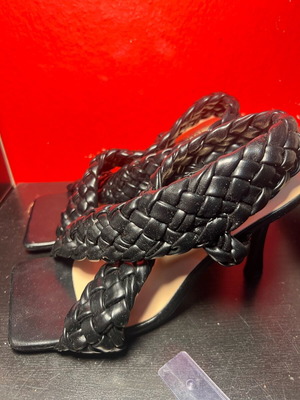 Black sandal size 39 9cm like new, Mia