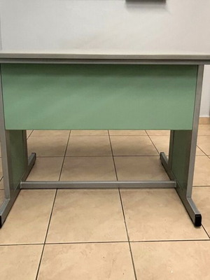 Teacher desk like new with melamine surface and metal frame