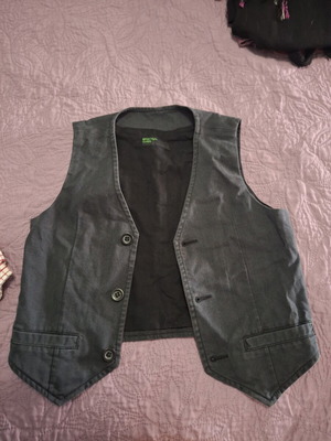Benetton vest no 5 black stonewashed like new