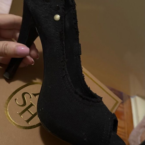Ash pumps like new, black, size 39